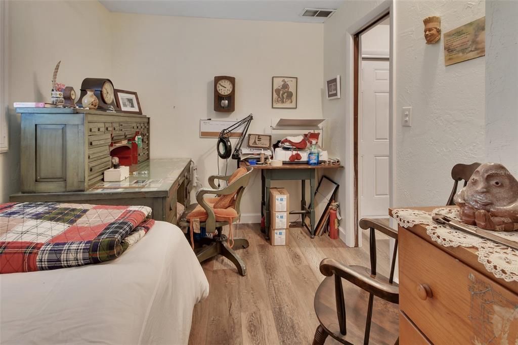 Active With Contract: $529,900 (3 beds, 2 baths, 1713 Square Feet)