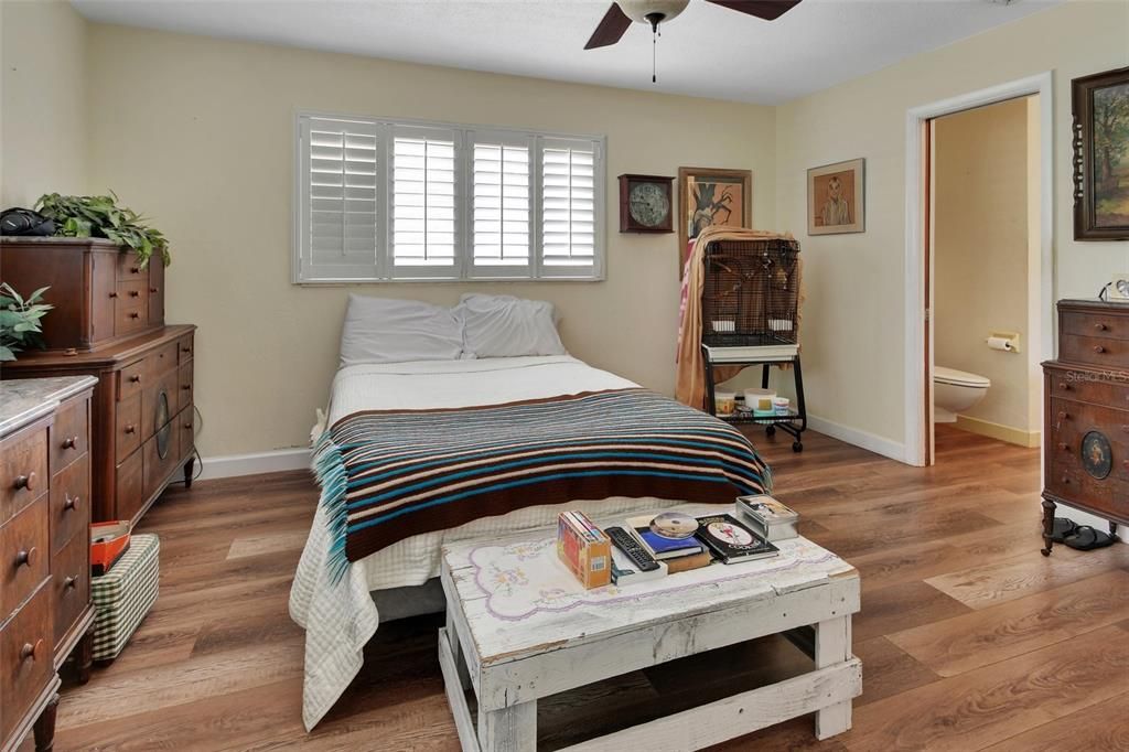 Active With Contract: $529,900 (3 beds, 2 baths, 1713 Square Feet)