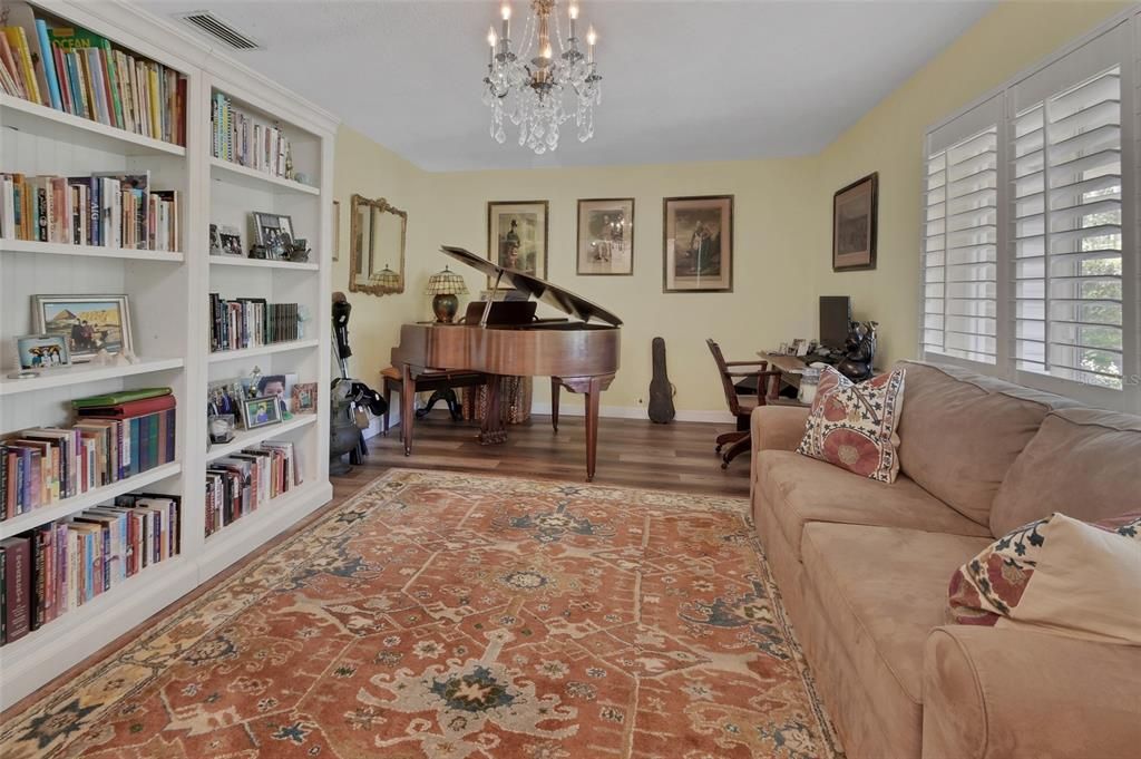 Active With Contract: $529,900 (3 beds, 2 baths, 1713 Square Feet)