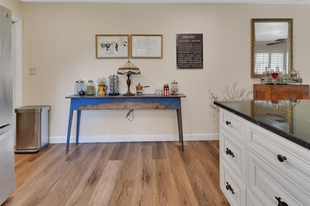 Active With Contract: $529,900 (3 beds, 2 baths, 1713 Square Feet)