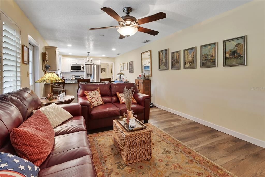 Active With Contract: $529,900 (3 beds, 2 baths, 1713 Square Feet)
