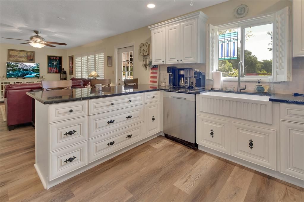 Active With Contract: $529,900 (3 beds, 2 baths, 1713 Square Feet)