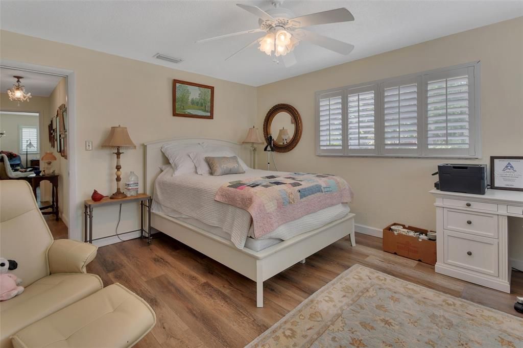 Active With Contract: $529,900 (3 beds, 2 baths, 1713 Square Feet)