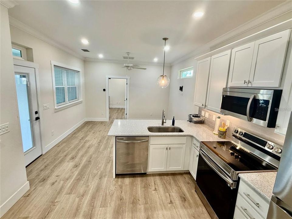 For Sale: $144,900 (2 beds, 2 baths, 772 Square Feet)