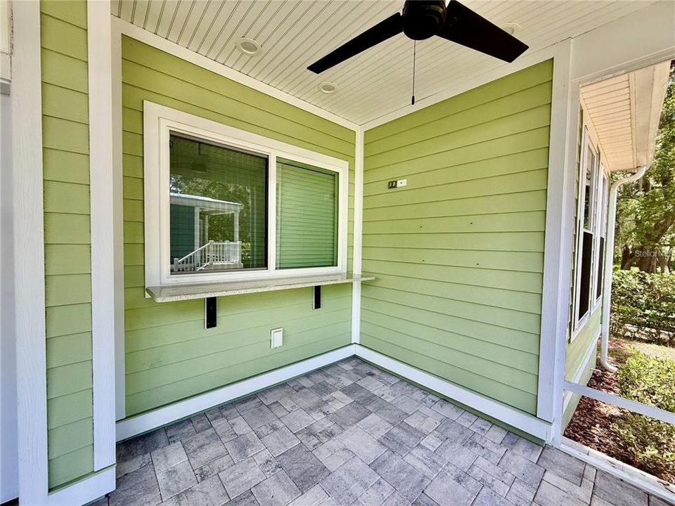 For Sale: $144,900 (2 beds, 2 baths, 772 Square Feet)