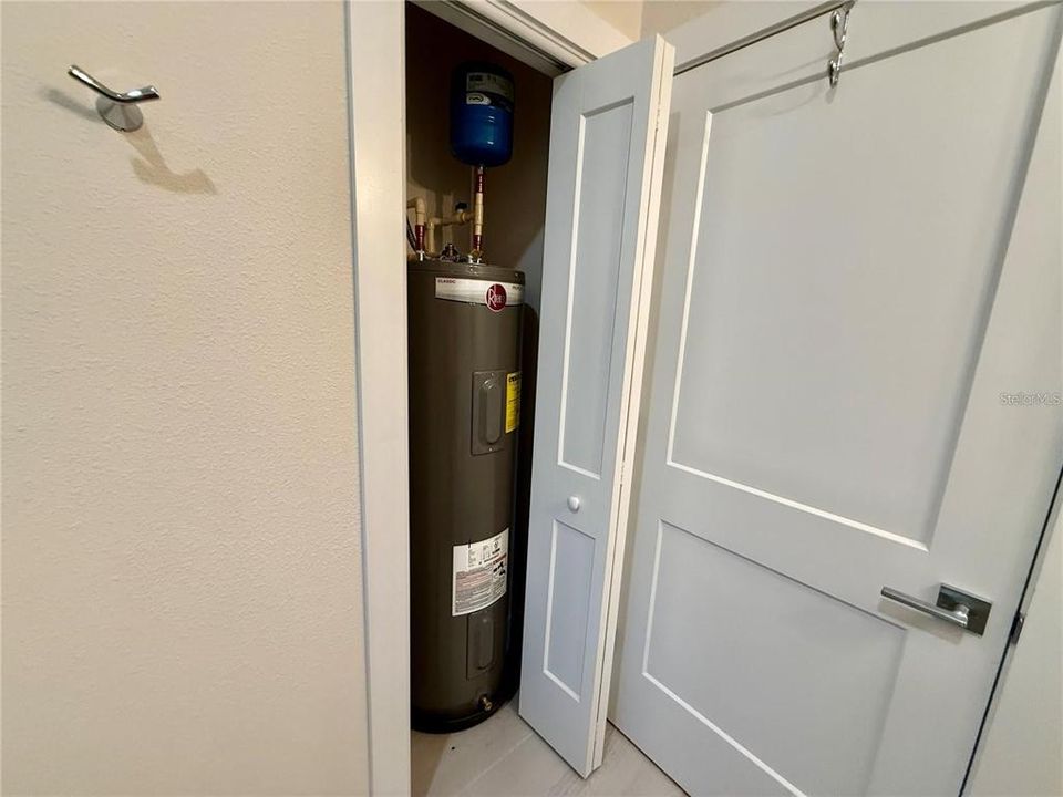 For Sale: $144,900 (2 beds, 2 baths, 772 Square Feet)