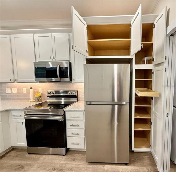 For Sale: $144,900 (2 beds, 2 baths, 772 Square Feet)