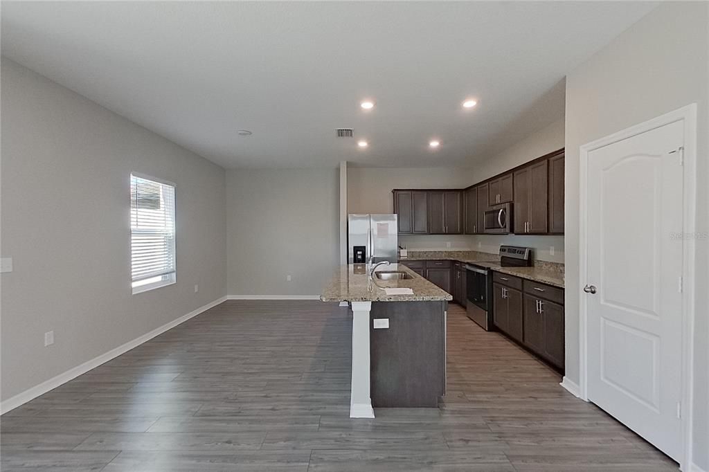 В аренду: $2,495 (5 спален, 3 ванн, 2268 Квадратных фут)