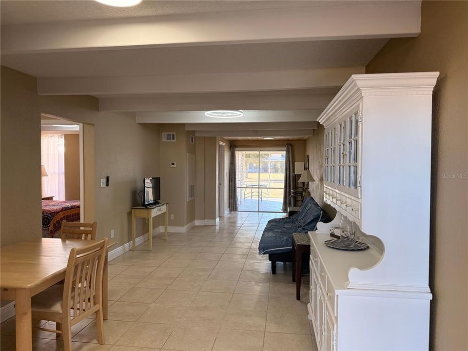 For Sale: $170,000 (2 beds, 2 baths, 860 Square Feet)