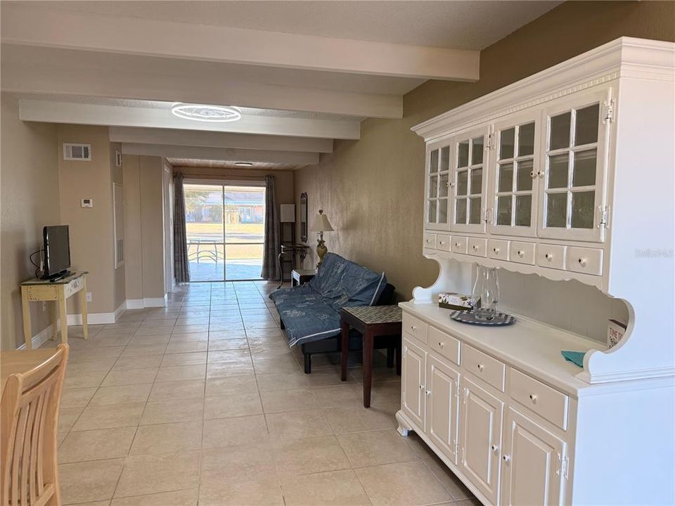 For Sale: $170,000 (2 beds, 2 baths, 860 Square Feet)