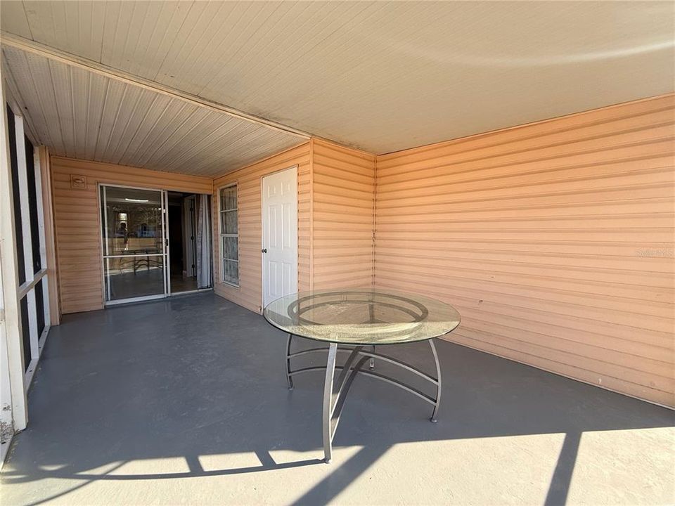 For Sale: $170,000 (2 beds, 2 baths, 860 Square Feet)