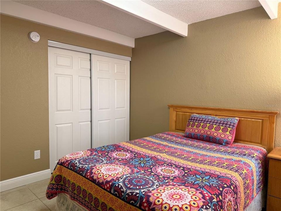 For Sale: $170,000 (2 beds, 2 baths, 860 Square Feet)