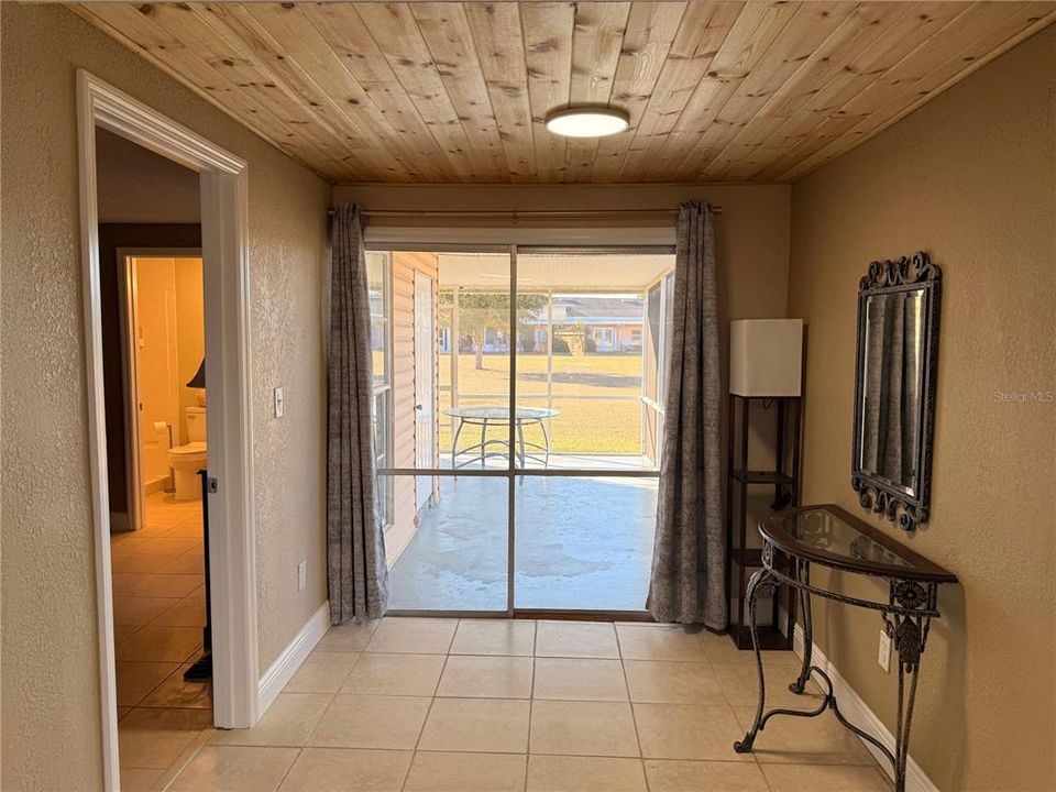 For Sale: $170,000 (2 beds, 2 baths, 860 Square Feet)