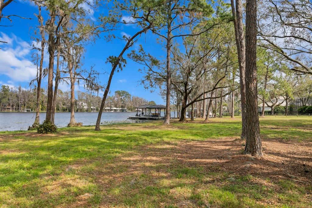 На продажу: $5,995,000 (12.44 acres)
