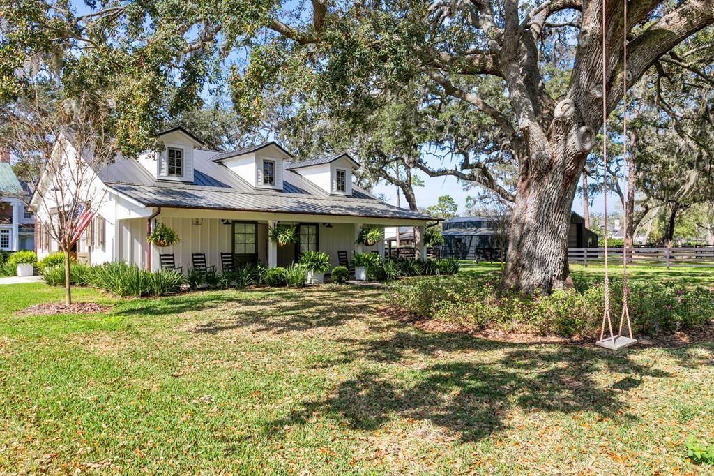 На продажу: $5,995,000 (12.44 acres)