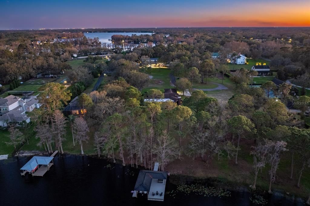 На продажу: $5,995,000 (12.44 acres)