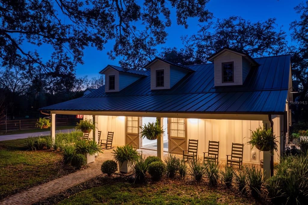 На продажу: $5,995,000 (12.44 acres)