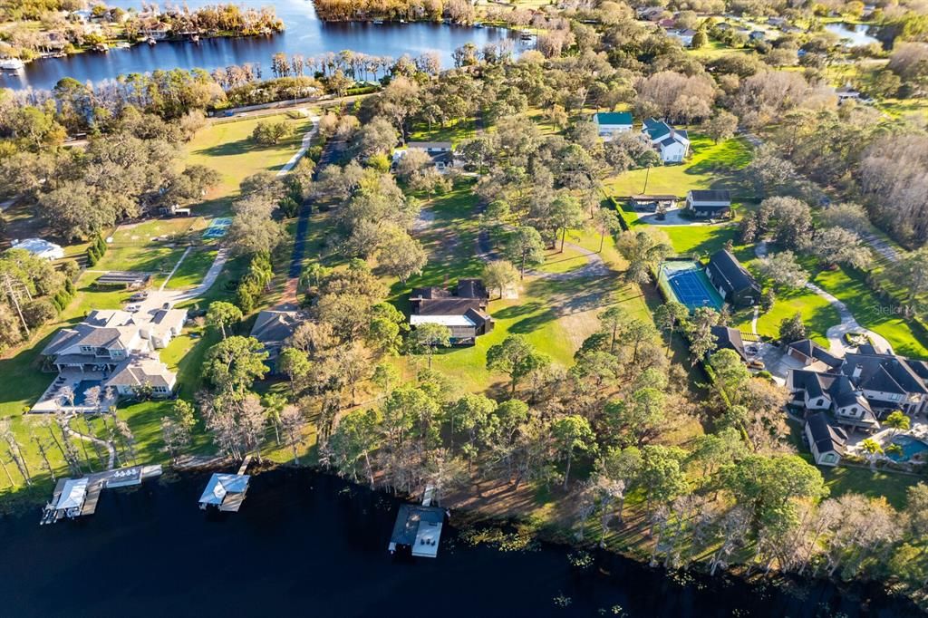 На продажу: $5,995,000 (12.44 acres)