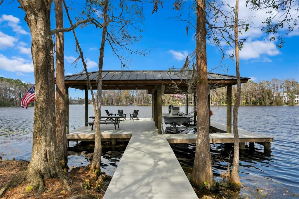 На продажу: $5,995,000 (12.44 acres)