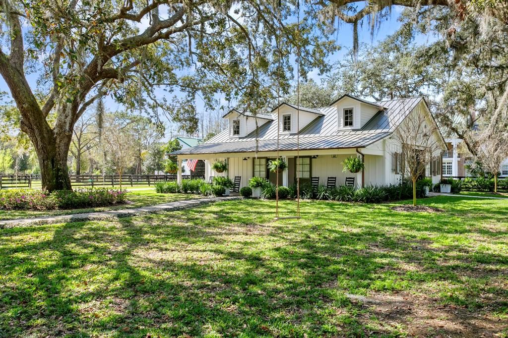 На продажу: $5,995,000 (12.44 acres)