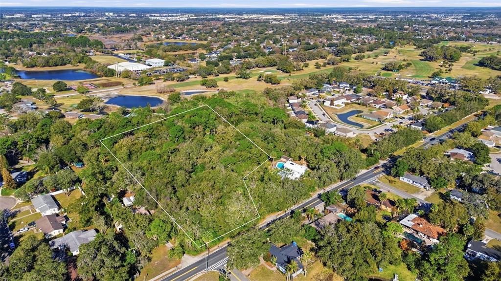 На продажу: $1,200,000 (3.68 acres)