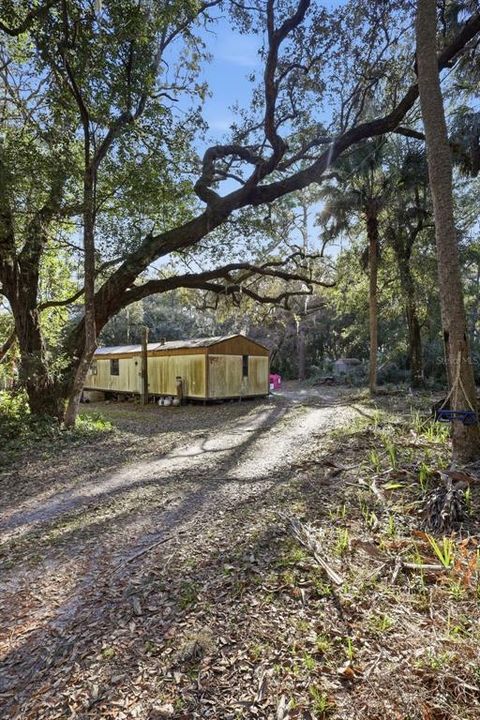 На продажу: $1,200,000 (3.68 acres)