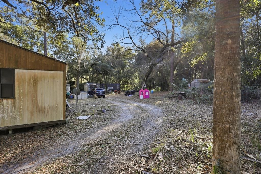 На продажу: $1,200,000 (3.68 acres)