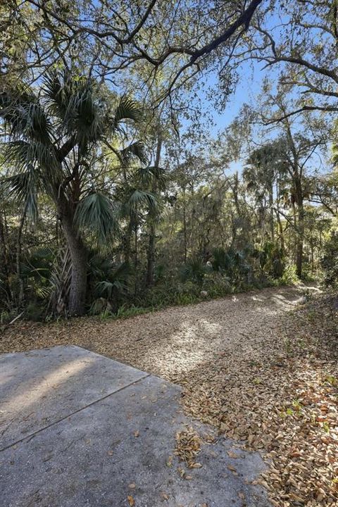 На продажу: $1,200,000 (3.68 acres)