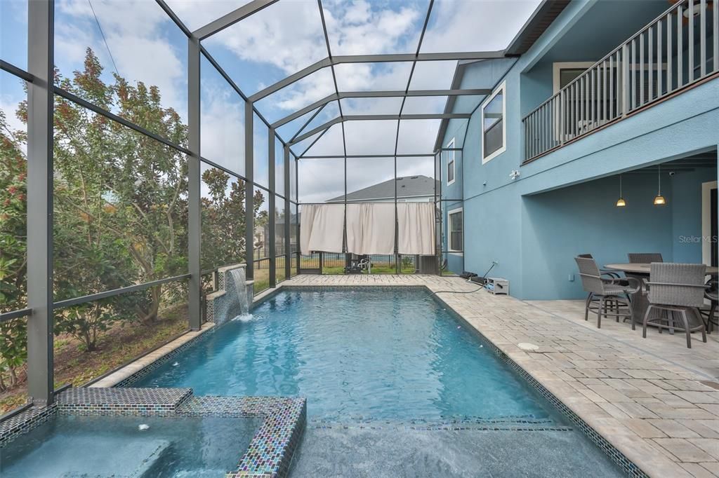 En Venta: $649,900 (5 camas, 4 baños, 4328 Pies cuadrados)