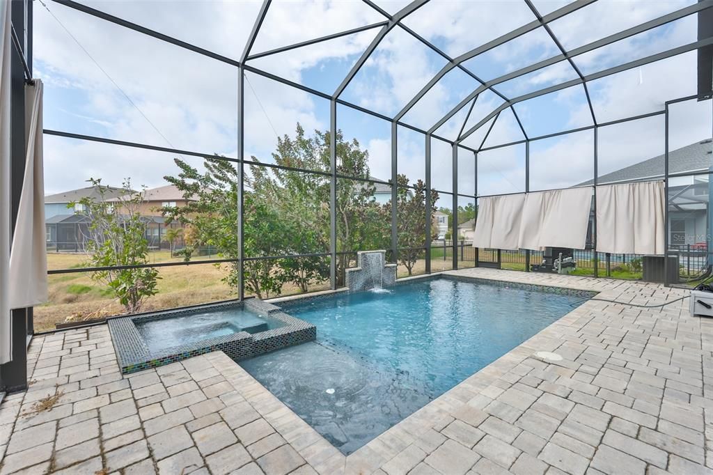En Venta: $649,900 (5 camas, 4 baños, 4328 Pies cuadrados)