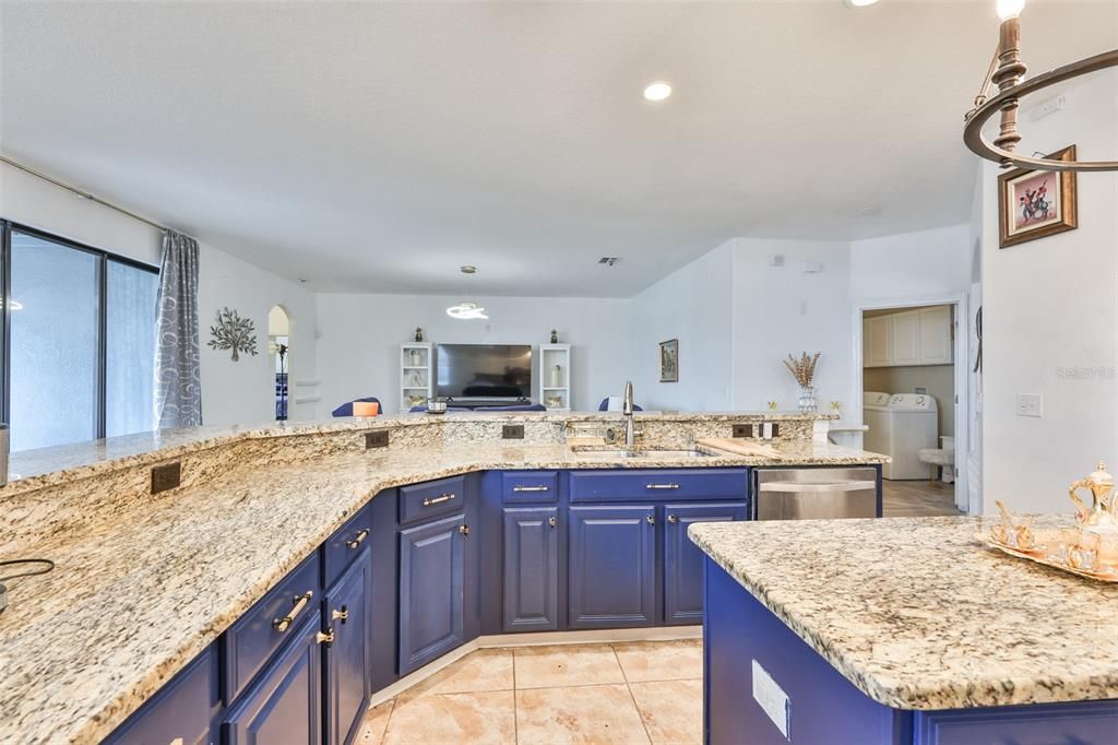 En Venta: $649,900 (5 camas, 4 baños, 4328 Pies cuadrados)