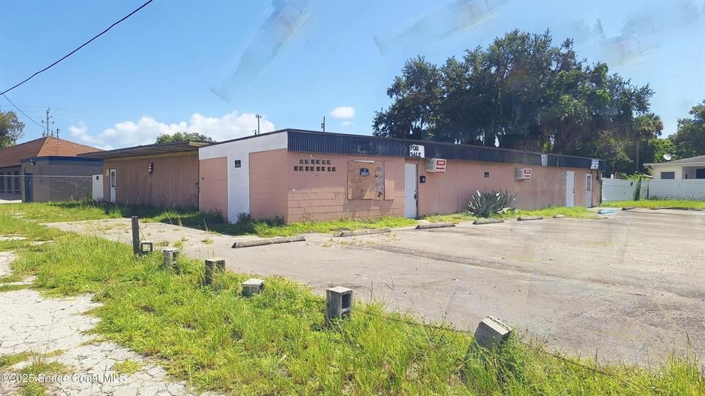 For Sale: $225,000 (0 beds, 0 baths, 1998 Square Feet)