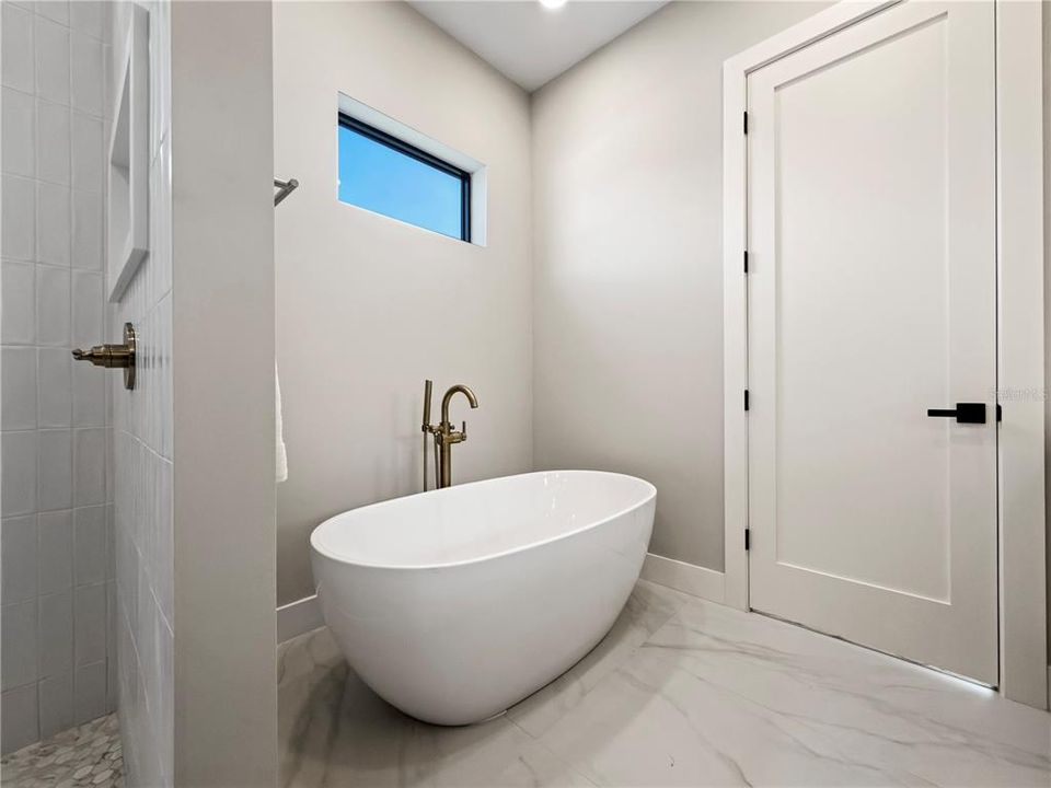 For Sale: $1,649,000 (5 beds, 4 baths, 3490 Square Feet)