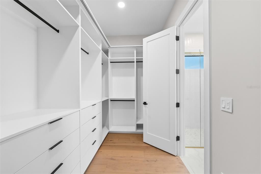 For Sale: $1,649,000 (5 beds, 4 baths, 3490 Square Feet)