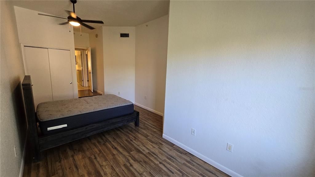 Active With Contract: $285,000 (1 beds, 1 baths, 789 Square Feet)