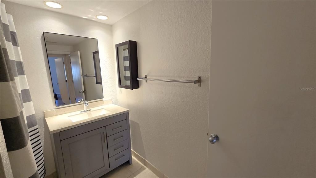 Active With Contract: $285,000 (1 beds, 1 baths, 789 Square Feet)