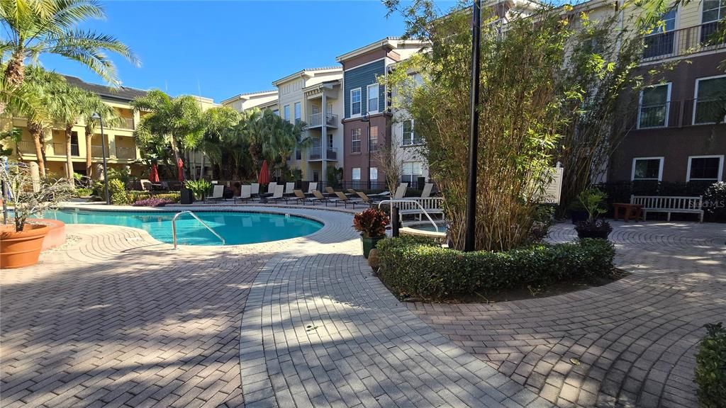 Active With Contract: $285,000 (1 beds, 1 baths, 789 Square Feet)