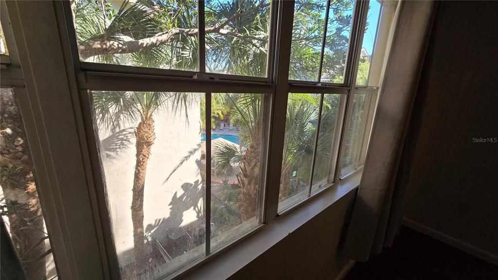 Active With Contract: $285,000 (1 beds, 1 baths, 789 Square Feet)
