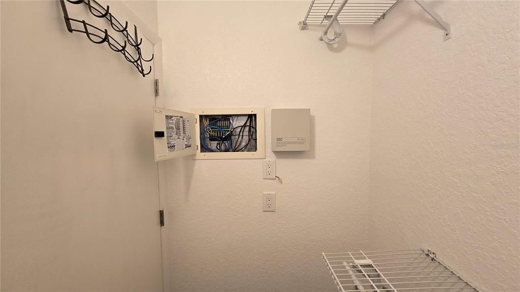 Active With Contract: $285,000 (1 beds, 1 baths, 789 Square Feet)