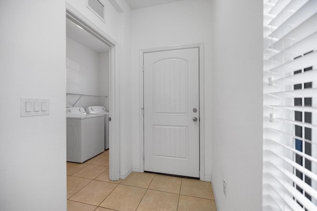 В аренду: $2,400 (3 спален, 2 ванн, 1412 Квадратных фут)
