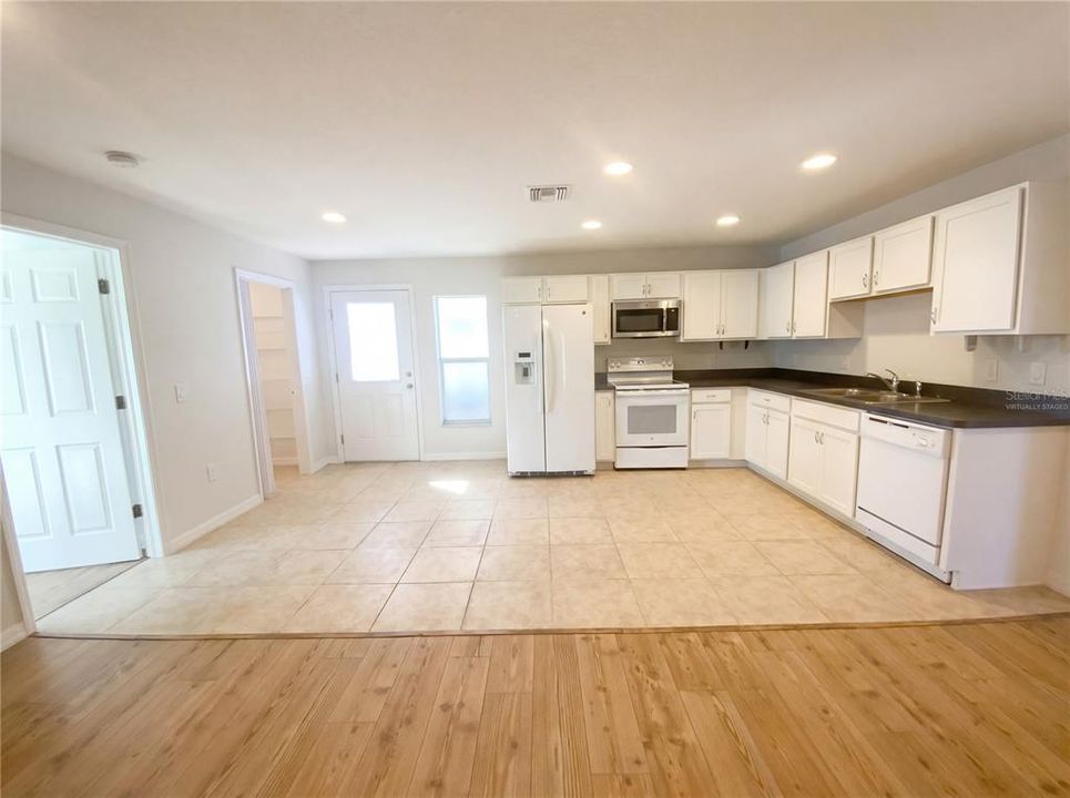 En Venta: $230,000 (2 camas, 2 baños, 1000 Pies cuadrados)