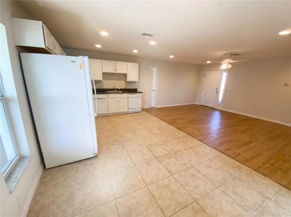 En Venta: $230,000 (2 camas, 2 baños, 1000 Pies cuadrados)