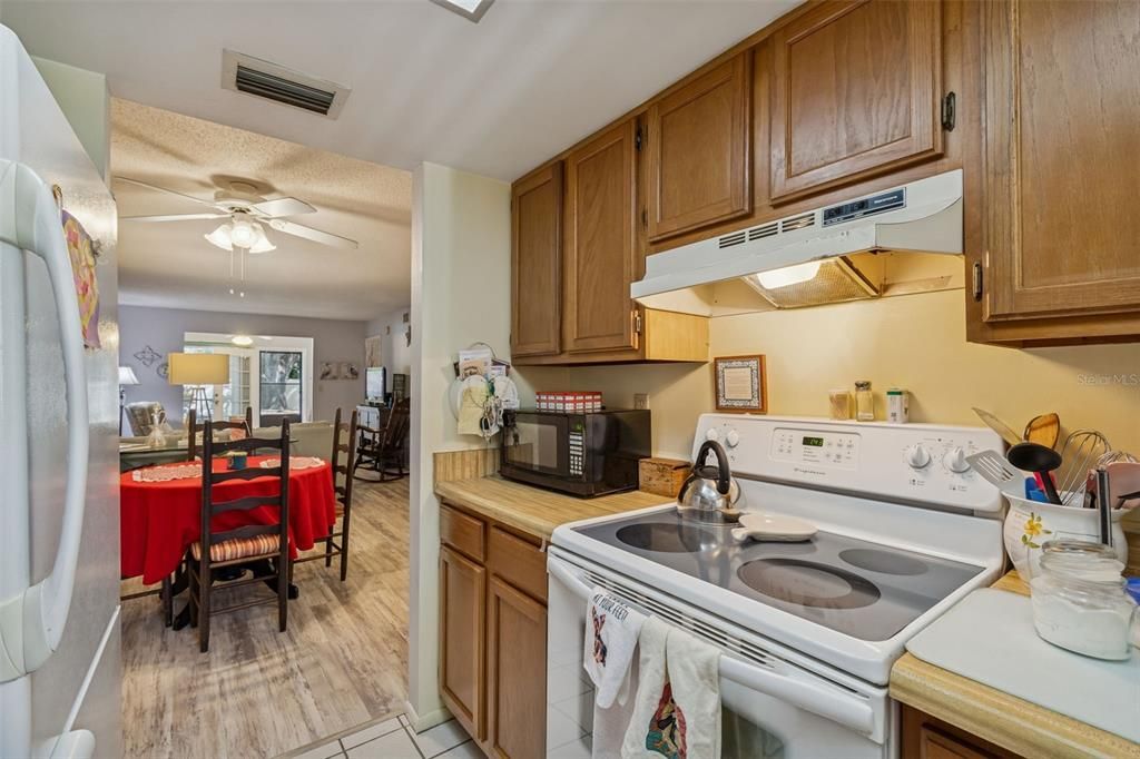 For Sale: $125,700 (2 beds, 2 baths, 1135 Square Feet)