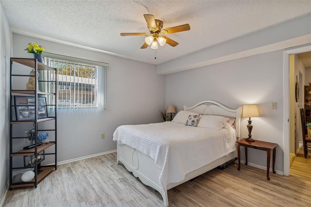 For Sale: $125,700 (2 beds, 2 baths, 1135 Square Feet)