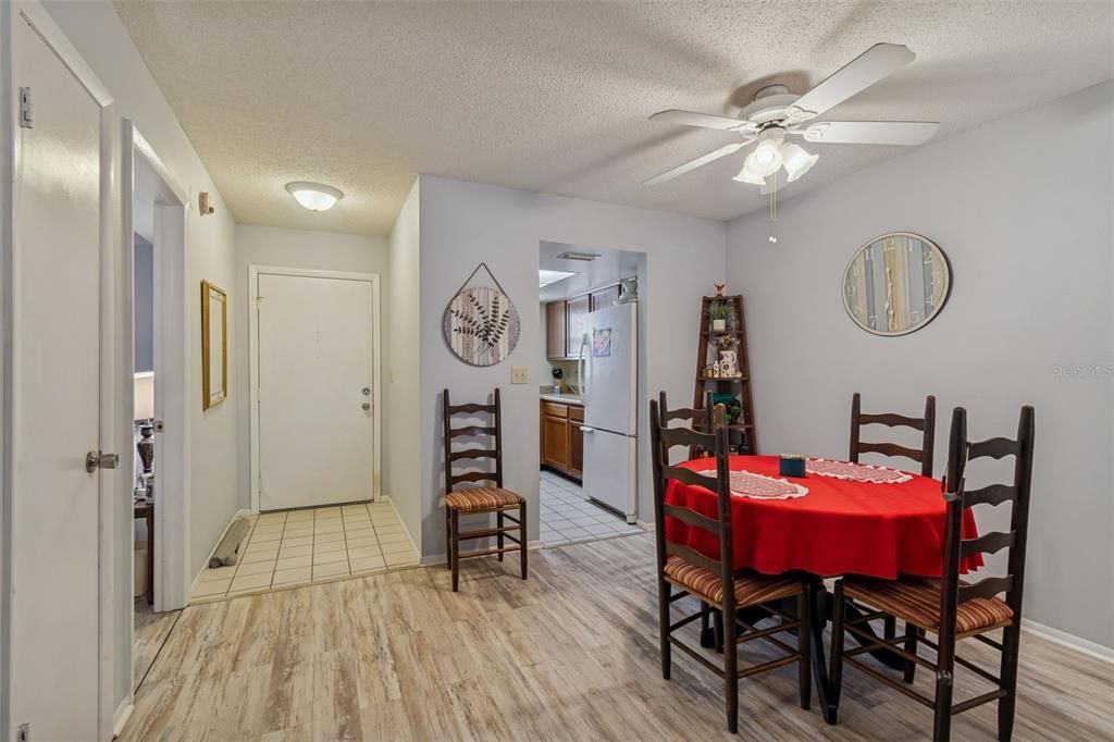 For Sale: $125,700 (2 beds, 2 baths, 1135 Square Feet)
