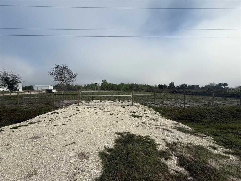 En Venta: $85,000 (2.50 acres)