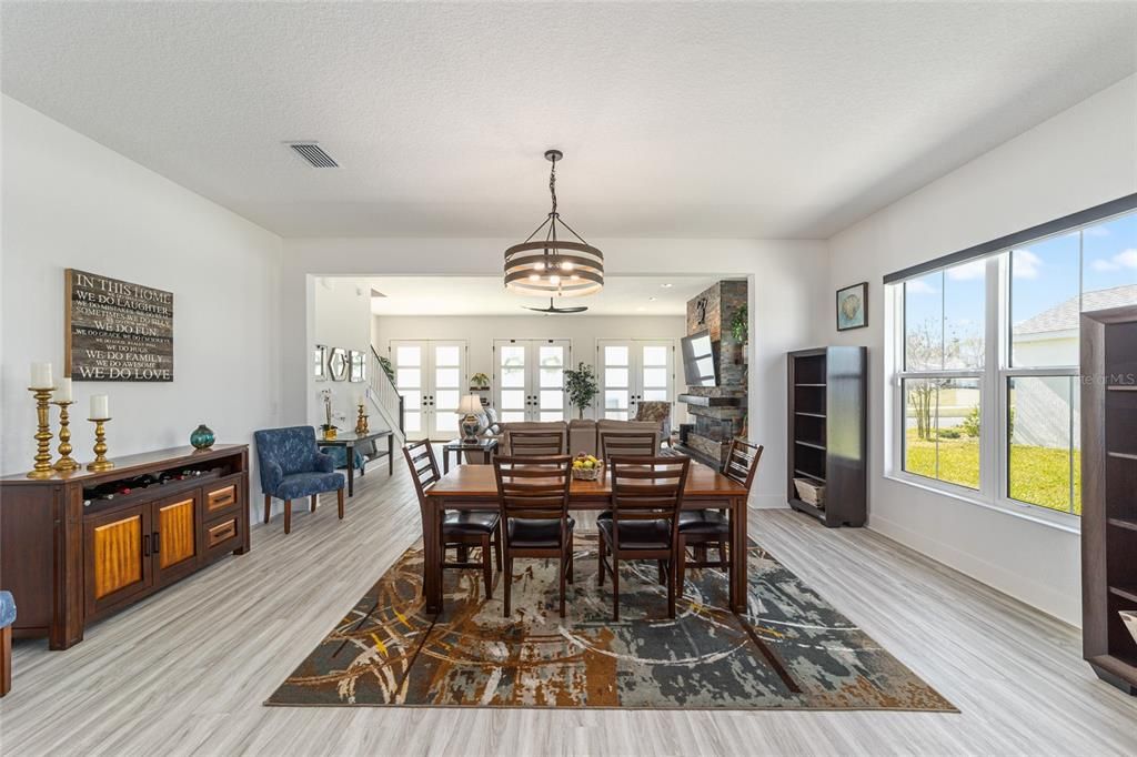 For Sale: $925,000 (5 beds, 3 baths, 2993 Square Feet)