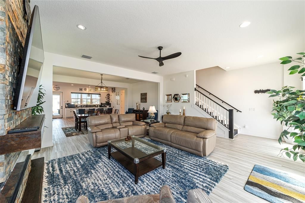 For Sale: $925,000 (5 beds, 3 baths, 2993 Square Feet)