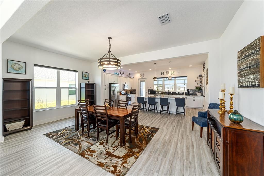 For Sale: $925,000 (5 beds, 3 baths, 2993 Square Feet)