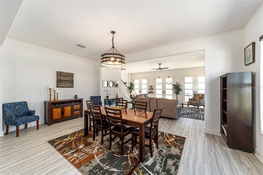 For Sale: $925,000 (5 beds, 3 baths, 2993 Square Feet)